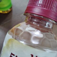 [商談中]ペットボトルのお茶、コーヒー飲料、カップヌードル、サイダー等の画像