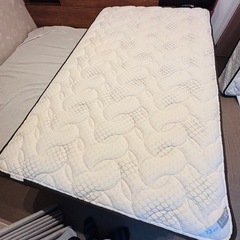 サータ　セミダブルマットレスの画像