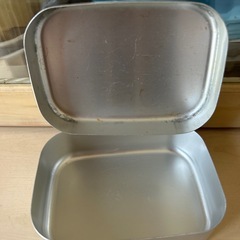 アルミのお弁当箱の画像
