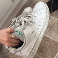 adidasスニーカー女性用の画像