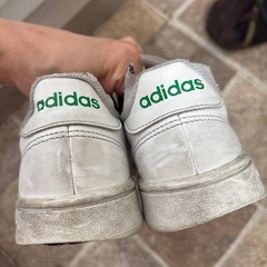adidasスニーカー女性用の画像