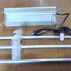 アクロ TRIANGLE LED GROW 300 1000lm 30cm アクアリウムライト中古とアクロ オリジナルLED TRIANGLEproRECTANGLE用ライトスタンド 30cm水槽用の2点セットの画像