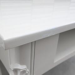白いテーブルの画像