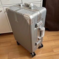 ⚠️受渡し場所の表示違います！船橋市です！【新品未使用】キャリーケースMサイズの画像