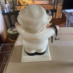 カーネルサンダー貯金箱の画像