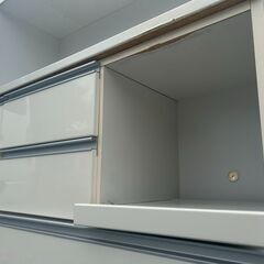 白い食器棚を無料で差し上げます！の画像
