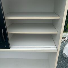 白い食器棚を無料で差し上げます！の画像