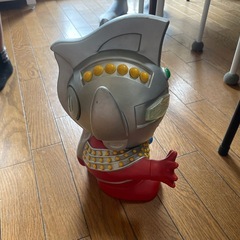 ウルトラマンタロウの貯金箱の画像