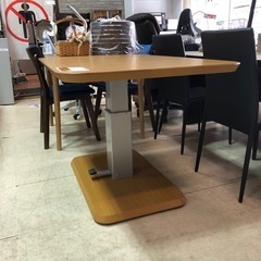 昇降式テーブルの画像
