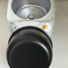 J2038【リユースのサカイ柏店】タイガー　TIGER　5.5合炊きマイコン炊飯ジャー JBH-G101W ホワイト2016年製 クリーニング済の画像