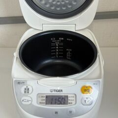 J2038【リユースのサカイ柏店】タイガー　TIGER　5.5合炊きマイコン炊飯ジャー JBH-G101W ホワイト2016年製 クリーニング済の画像