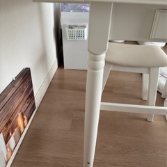 IKEA 延長出来るダイニングテーブル 白の画像