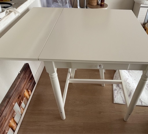 IKEA 延長出来るダイニングテーブル 白