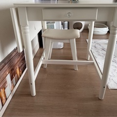 IKEA 延長出来るダイニングテーブル 白の画像