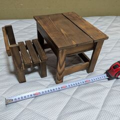 雑貨（イス＆机のミニチュア）の画像