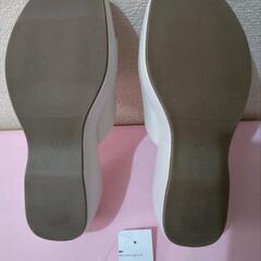 新品！白いプラットフォームサンダル　Ｍサイズ　ヒール高７センチの画像