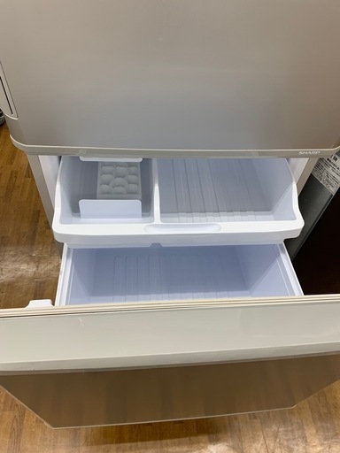 90分の無料軽トラック貸出サービス！【SHARP】3ドア冷蔵庫（SJ-W352F-S）のご紹介です!