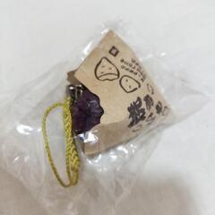 ガチャガチャ　焼き芋根付ストラップ（紫芋）の画像
