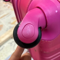 スーツケース ピンクの画像