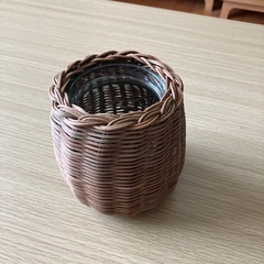 ラタンの花瓶の画像