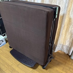 折りたたみベッドの画像