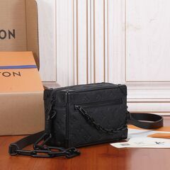 【LOUIS VUITTON】ルイ・ヴィトン ミニ ソフトトランク M55702 ショルダーバッグ レザー メンズ モノグラム トリヨン ノワール 黒 アンプラントの画像