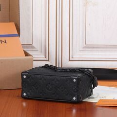 【LOUIS VUITTON】ルイ・ヴィトン ミニ ソフトトランク M55702 ショルダーバッグ レザー メンズ モノグラム トリヨン ノワール 黒 アンプラントの画像