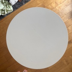 円形テーブルの画像