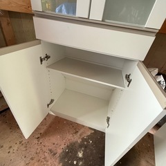 キッチンボード(食器棚)の画像