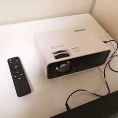 ホームプロジェクターとサウンドバーのセットの画像