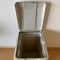 ゴミ箱の画像