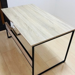 作業用デスクの画像