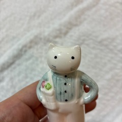 猫かうさぎの置物の画像