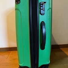 海外用キャリーケース　中型　鍵付き　の画像