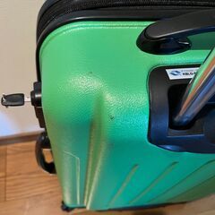 海外用キャリーケース　中型　鍵付き　の画像