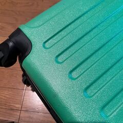 海外用キャリーケース　中型　鍵付き　の画像