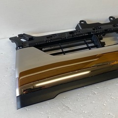 200系　トヨタ ハイエース 6型 標準 200系 純正 フロントグリル スモークメッキ 53100-26670 SH12の画像