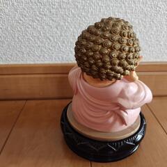 愛らしい大仏様の置物の画像