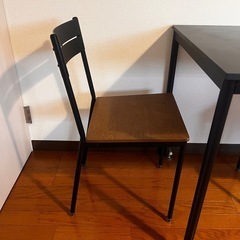 ダイニングテーブルの画像