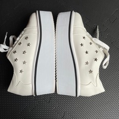 Pixie Heart 厚底スニーカー 白 星型スタッズ Sサイズ(22-22.5) レディース　ピクシーハートの画像