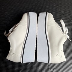 Pixie Heart 厚底スニーカー 白 星型スタッズ Sサイズ(22-22.5) レディース　ピクシーハートの画像