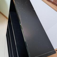 黒いカラーボックスの画像