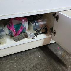 商品棚(パンフレット等)の画像
