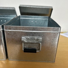 無印のアルミ缶ケースの画像