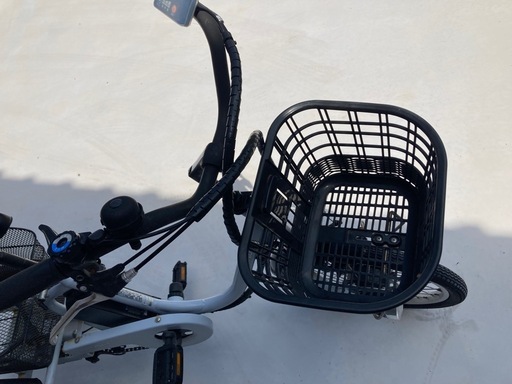 電動アシスト三輪自転車