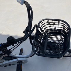 電動アシスト三輪自転車の画像