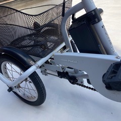 電動アシスト三輪自転車の画像