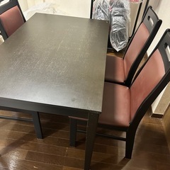 ダイニングテーブル&椅子の画像