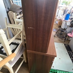 3枚扉食器棚の画像