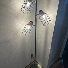 【ほぼ新品】フロアライトの画像